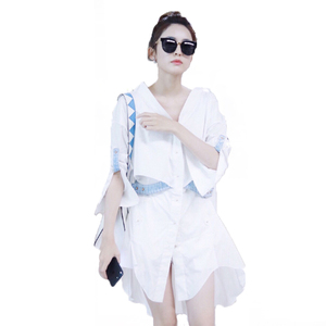 香港24春秋娜扎同款港风衬衣长袖V领设计感小众洋气宽松衬衫裙潮