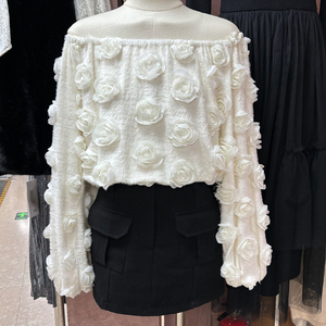 十三行新款法式白色花朵长袖衬衫女装春季独特别致一字肩衬衣上衣