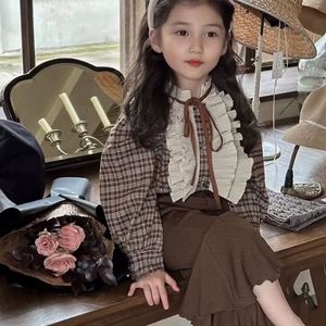 韩国童装2024秋季女童法式拼接花边格子衬衫休闲喇叭裤小女孩套装