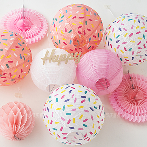 甜甜圈儿童生日背景墙装饰派对布置纸灯笼纸扇蜂窝球节日挂饰房间
