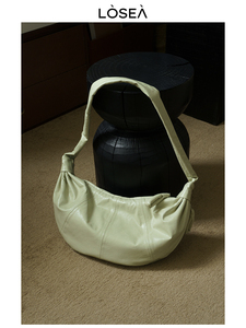 LOSEA大容量牛角包包2024新款绿色休闲女包简约时尚单肩斜跨包