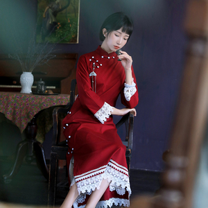 #红色旗袍 挂着，随缘出，出一件闲章衣品家的酒红色旗袍，20