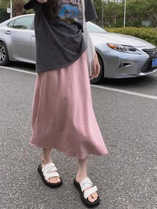 粉色醋酸皱褶高级感半身裙女夏季大码长款高腰缎面a字半身长裙