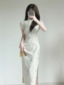 白色新中式蕾丝旗袍2024年轻新款夏季改良连衣裙绣花高端少女素雅