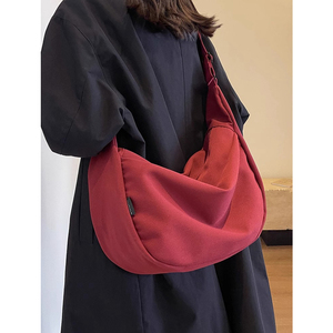 香港代购红色包包女士2024新款斜挎饺子包设计师帆布包大容量结实