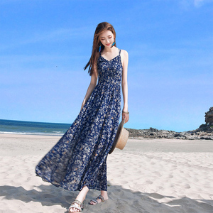 夏季新款吊带露背长裙修身显瘦雪纺碎花大摆连衣裙海边度假沙滩裙