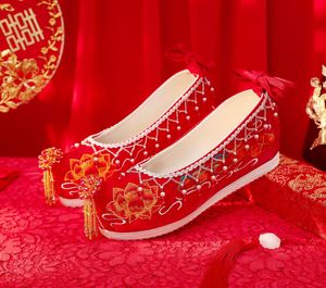 春秋新款流苏女布鞋绣花鞋红色新娘秀和婚鞋中式内增高古风汉服鞋