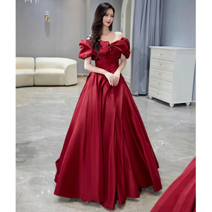 在逃公主敬酒服新娘夏季缎面红色礼服平时可穿法式订婚裙女一字肩