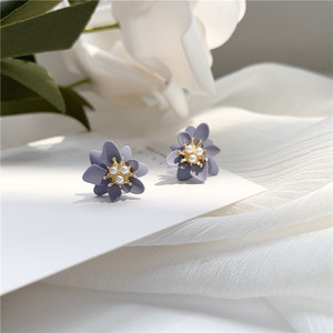 S925银针 立体感双层花朵珍珠花蕊夏季耳钉个性小巧少女耳环B375