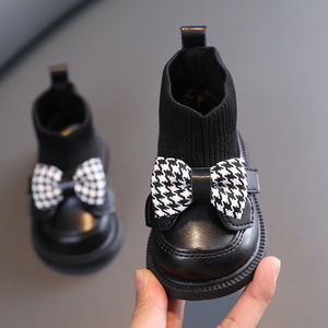 2024冬季新款女宝宝公主鞋0—1-3岁婴儿靴子半加绒软底二棉学步鞋