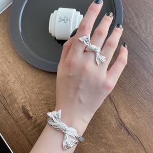 重工款夸张设计S925纯银戒指女时尚小众肌理质感蝴蝶结手镯指环新