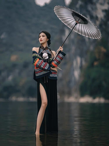 少数民族苗寨少女苗族侗族摄影旅服饰拍黑色旗袍三件套苗族服饰
