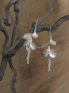 新娘风铃流苏烧白色珍珠立体花朵古朴纯银耳环耳钩