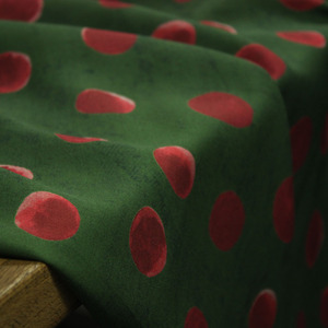 瓦娜家高端品质玫瑰花瓣纤维布料自带花香绿色底水玉点裙袍衫面料