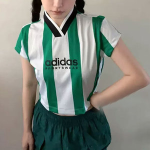 阿迪达斯短款T恤女夏季新款高腰速干足球绿色上衣条纹短袖IM4997