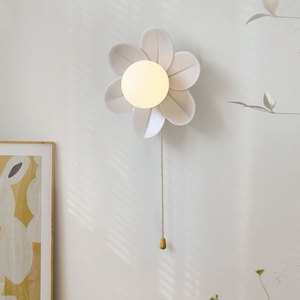 奶油风卧室花朵床头灯北欧现代创意背景墙灯儿童房带开关花瓣壁灯