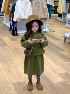韩版童装2023新款秋冬女童长袖半裙套装葡萄勾花针织毛线衣两件套