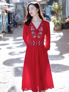 大红色新疆异域风情连衣裙西北旅行拍照穿搭民族风沙漠长裙沙滩裙