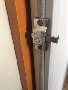 无框阳台插销锁 钛合金卫生间移门弹簧锁 铝合金推拉门窗中间锁