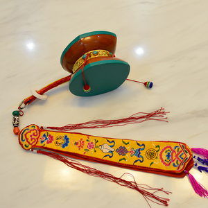 尼泊尔手工鎏金断法鼓西藏密宗用品柏香木手鼓送鼓套穗子