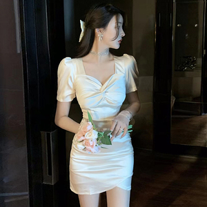性感白色包臀小礼服2024年新款设计感法式泡泡袖修身连衣裙女装夏