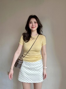 微胖女生韩系减龄穿搭夏季新身显瘦黄色圆领上衣+波点短裙套装潮