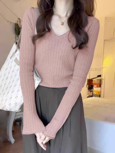 韩国粉色V领针织衫女2024秋冬新款复古显瘦内搭打底衫长袖毛衣