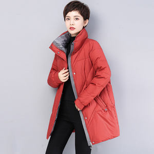 红色羽绒服女中长款2023冬季新款中年妈妈韩版宽松白鸭绒加厚外套