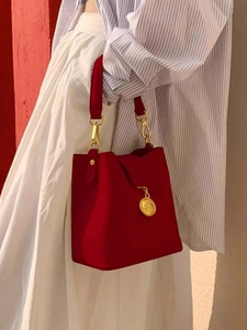 红色包包女结婚2024新款女包高级感小众手提水桶包百搭单肩斜挎包