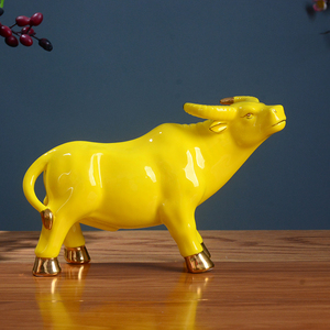 陶瓷黄色牛摆件家居客厅招财装饰品吉祥物生肖牛年礼物描金立公牛