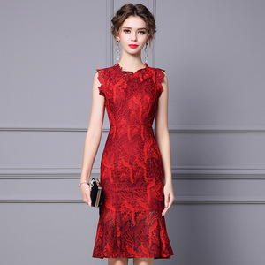 气质红色连衣裙夏季女2024年新款时髦高级感绣花蕾丝无袖鱼尾裙子