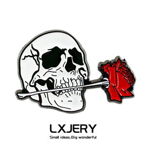 LXJERY 骷髅头与玫瑰花胸针 个性金属徽章 书包装饰衣领配饰别针