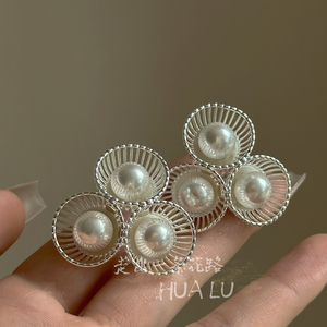 HUALU-绽放~设计师款三朵花镂空珍珠清冷银色轻奢高级感耳环耳夹