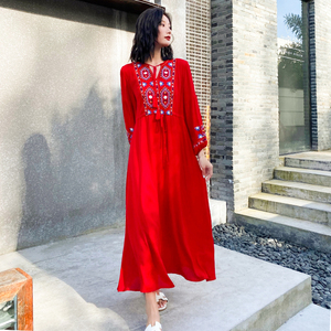 民族风连衣裙女装海边度假长裙红色沙滩云南丽江服装旅游裙子新疆