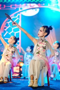 少儿古典舞蹈服装民族风巧悦梳妆舞台表演服演出道具凳子镜子