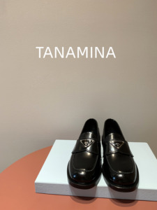 【TANAMINA】新品~ 金属标薄底一脚蹬乐福鞋小皮鞋女
