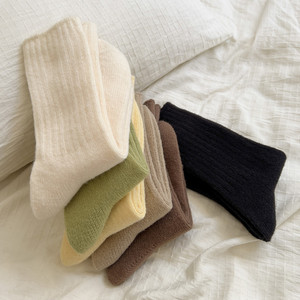 羊毛袜子女秋冬中筒袜保暖加绒加厚兔羊绒长袜高腰纯色日系堆堆袜