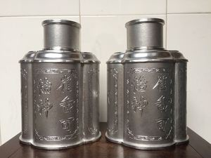 古董老物件八十年代做岀口手锤海棠型老锡茶叶罐一对收藏品储茶器