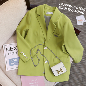 芥末绿色西装外套女春装休闲今年流行高级感韩版设计感小众小西服