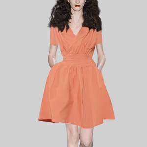 小心机橘粉色短袖连衣裙2024年夏季新款法式气质V领中腰修身A字裙