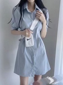 蓝色简约polo领衬衫连衣裙女2024夏季法式短裙收腰显瘦a字短袖裙