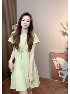 韩式小清新设计感拼接百褶圆领绿色连衣裙女2024夏季新款显白裙子