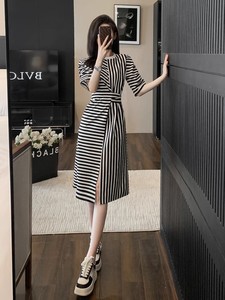 韩系穿搭黑白条纹短袖连衣裙春夏季新款高腰显瘦通勤百搭时尚裙子