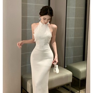 法式白色挂脖连衣裙女夏季名媛气质高级感晚礼服性感修身包臀长裙
