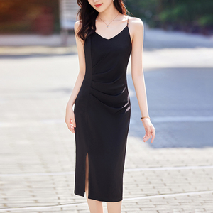 黑色醋酸吊带连衣裙女夏季新款高级感开叉性感气质显瘦雪纺连身裙