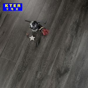 深黑灰色浮雕强化复合木地板复古做旧橡木服装店酒吧防水耐磨12mm
