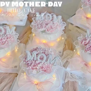 白珍珠MOM妈妈生日蛋糕装饰网纱围边母亲节康乃馨花束玫瑰花插件