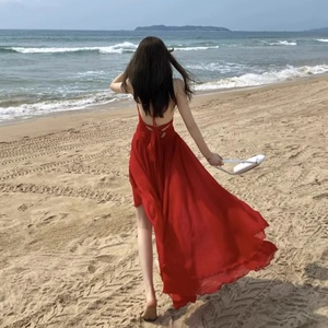 露背超仙沙滩裙海边度假旅游拍照长裙女吊带交叉红色v领连衣裙夏