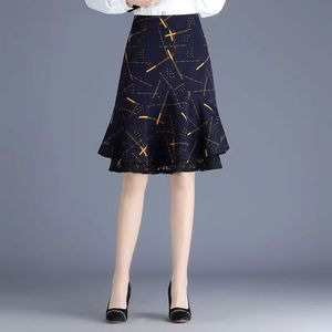 印花鱼尾半身裙短裙女2023秋季新款高腰蕾丝拼接显瘦包臀中裙