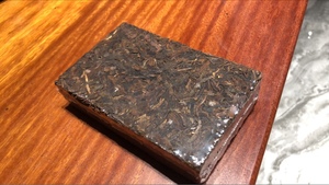 九十年代老黄叶生茶砖 一个砖的价格 普洱茶